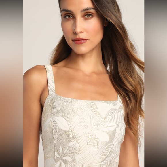 Lulu’s gold metallic & cream mini dress - Picture 3 of 9